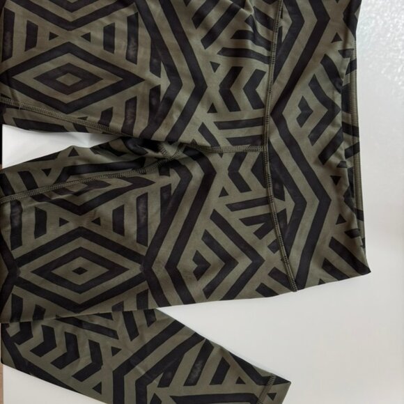 Lululemon full-length leggings, size 4 - Picture 2 of 3